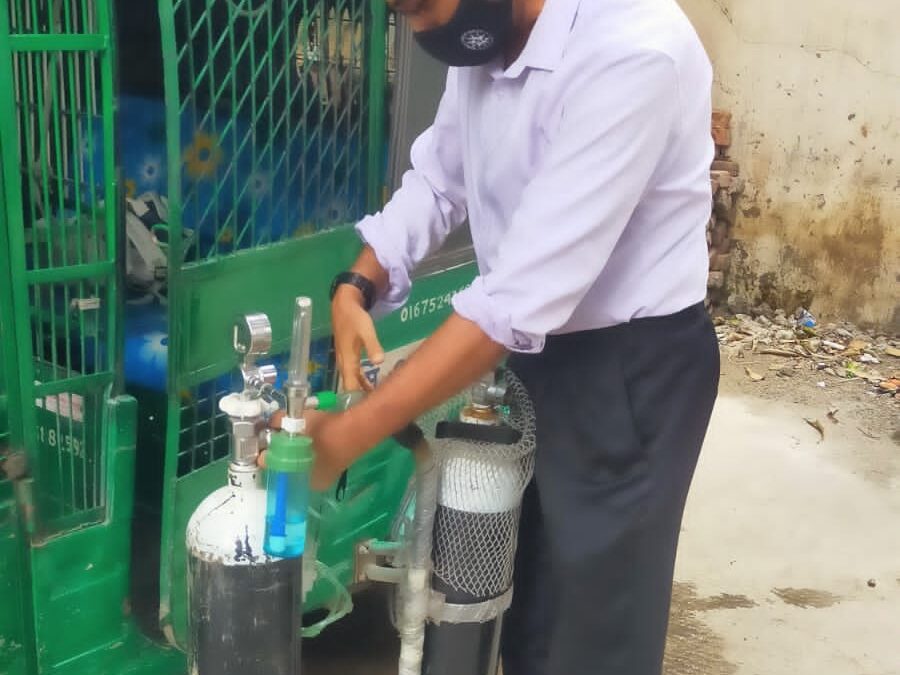 জরুরী ভিত্তিতে অক্সিজেন সিলিন্ডার সরবরাহ