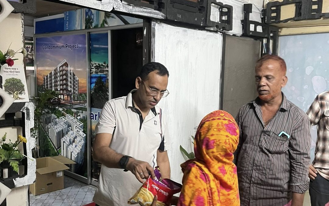 পবিত্র ঈদকে সামনে রেখে খাদ্য সামগ্রী বিতরণ