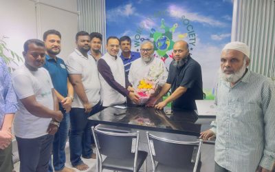 ড. হাবীবুল্লাহ তালুকদার রাসকিন স্যারকে ফুলেল শুভেচ্ছা